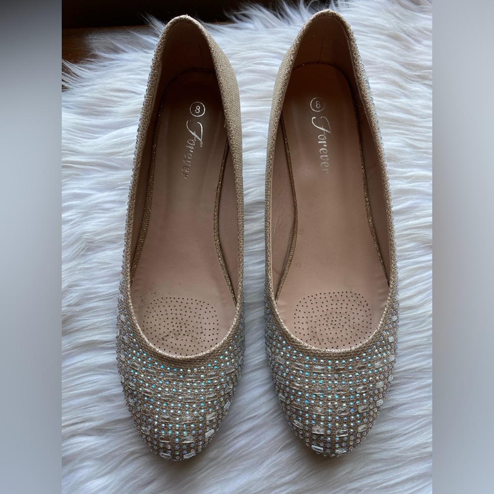 Forever Women’s low wedge heel closed toe party dress sandals, color champagne